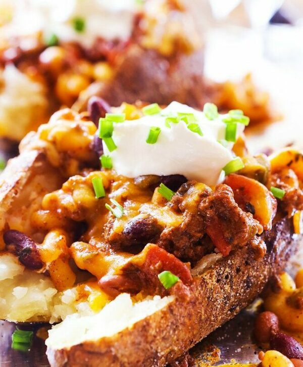 chili baked potato with toppings