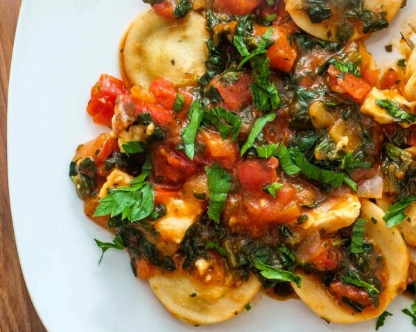 spinach garlic ravioli with chicken and a sun dried tomato sauce